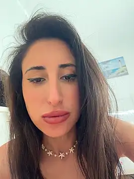 MiaFoxie_ live cam on StripChat