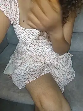 Tamilpallavi live cam on StripChat