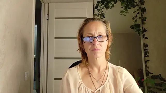 LioraWeiss live cam on StripChat