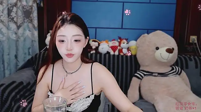 iio-You live sex cam