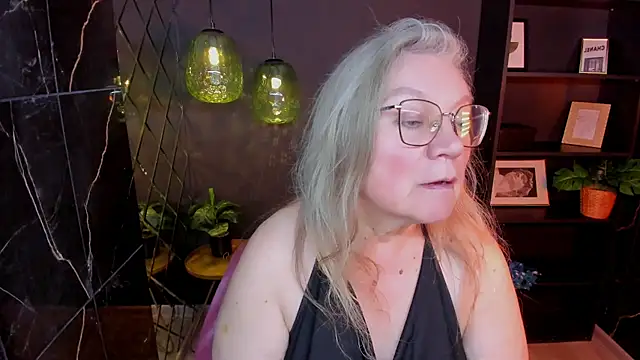 NataliMellow live cam on StripChat