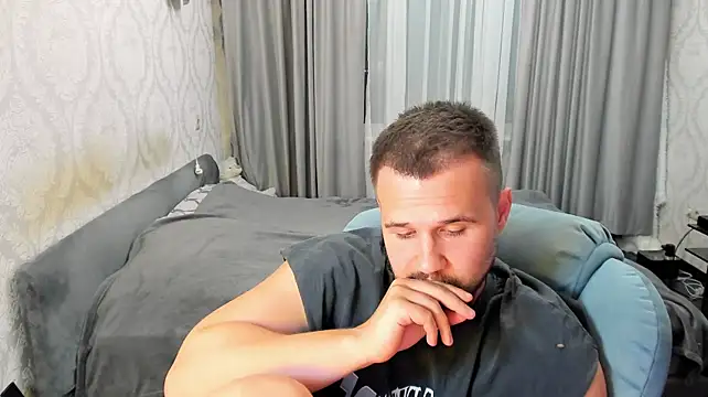 Vladik_b live cam on StripChat
