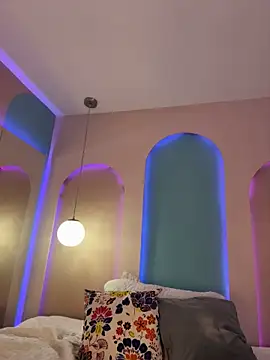 TiffanyHillss1 live cam on StripChat