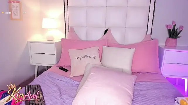 KIMAPRIL live cam on StripChat
