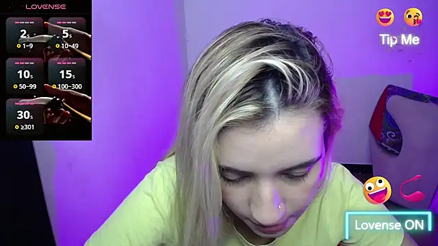 Ambar_lynn01 live cam on StripChat