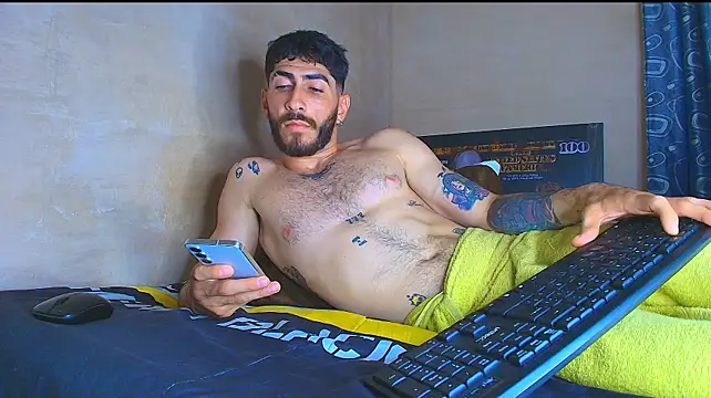 Thomass00 live cam on StripChat