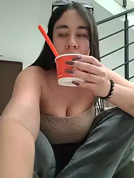 Yuli_x97 live cam on StripChat