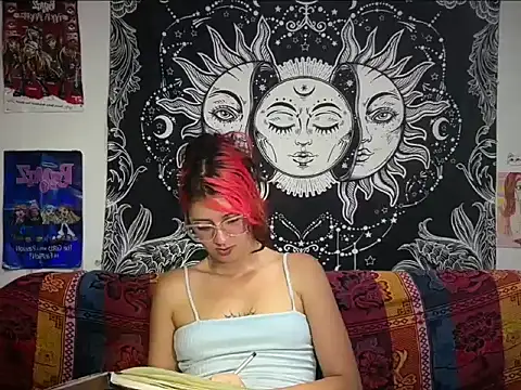 Cherrypieuwu live cam on StripChat