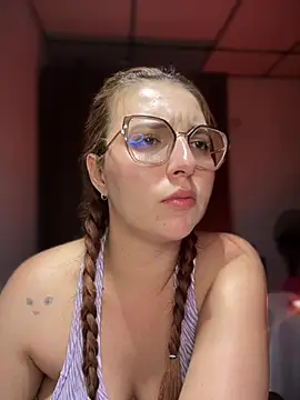 CoraVibes live cam on StripChat