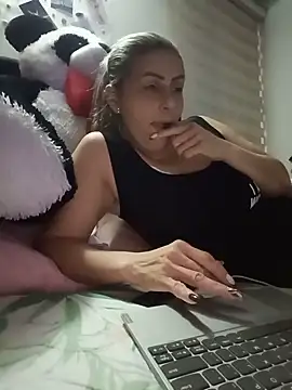 maynor_1998 live cam on StripChat