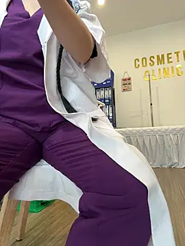 secretly_masturbating live cam on StripChat