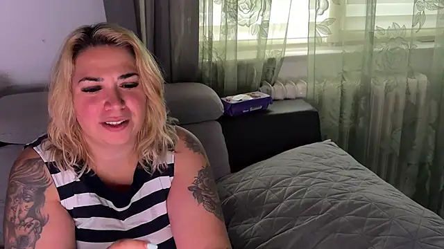 Monageil live cam on StripChat