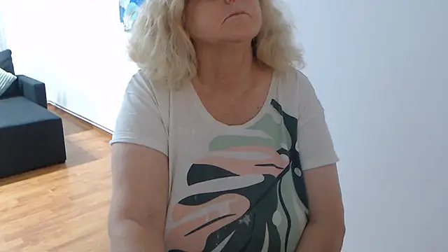 NoraMelow live cam on StripChat