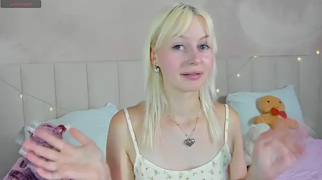 AdeleSilvy live cam on StripChat