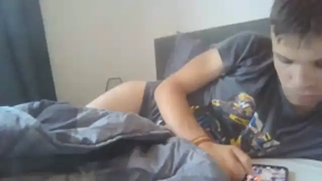 sexybushguyIvar live cam on StripChat