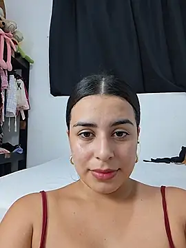 Maite_4 live cam on StripChat