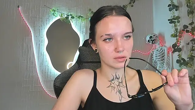 Elastikisss live cam on StripChat