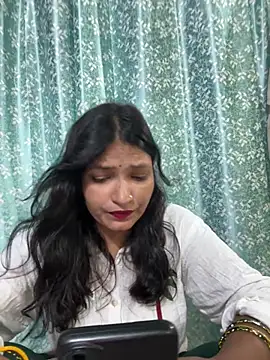 Priyaa_1433 live cam on StripChat