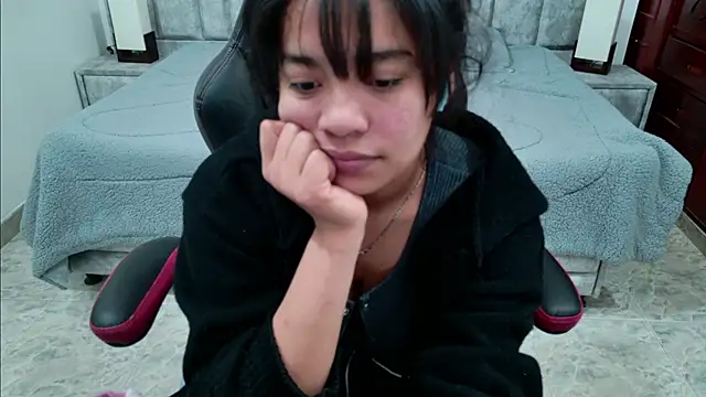 laureentt_ live cam on StripChat