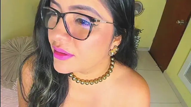Julia_Haye live cam on StripChat