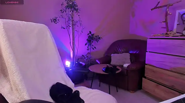 KaylaLaine live sex cam