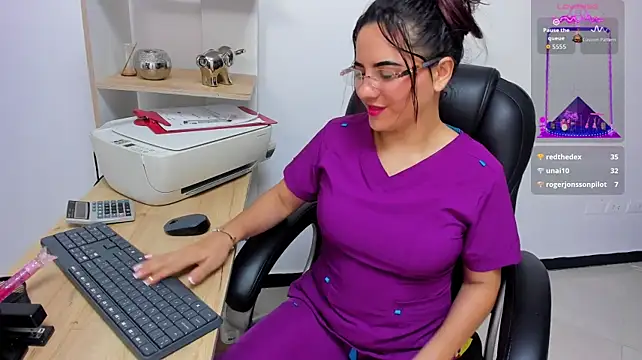 gaby_flow live cam on StripChat