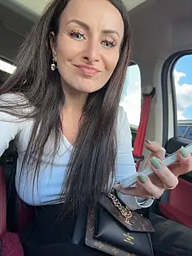 AnnaMaria- live sex cam