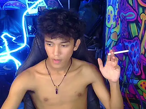 hugekenbigcock live cam on StripChat