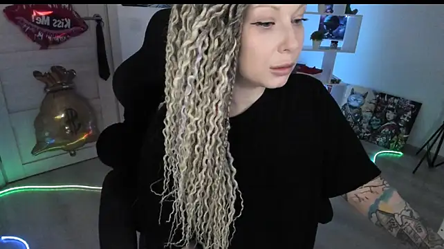 HoneySallyMoore live cam on StripChat