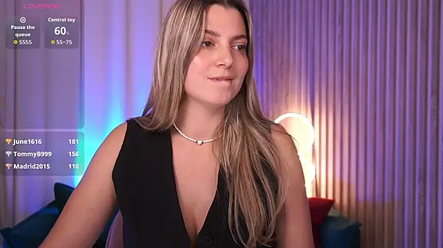 LucreciaStorm live cam on StripChat