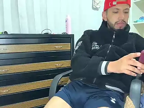 thomass1018 live cam on StripChat