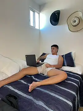 Christopher_strongg live cam on StripChat