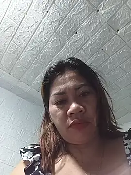 SweetChubbyMommy_02 live cam on StripChat