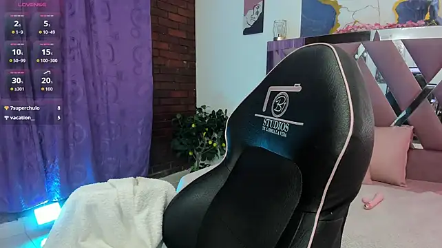 THAMI_TAY live cam on StripChat