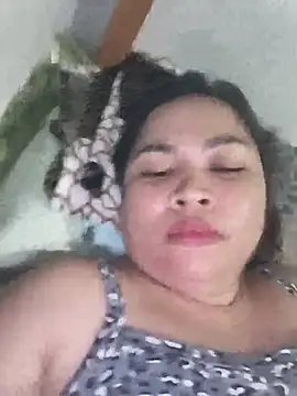 Sweetlorie_83 live cam on StripChat