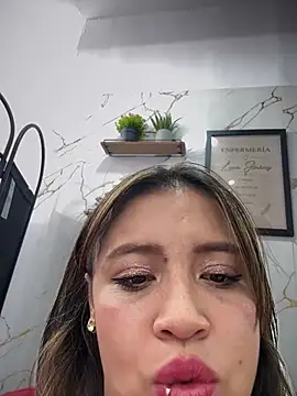 Melany-1 live cam on StripChat