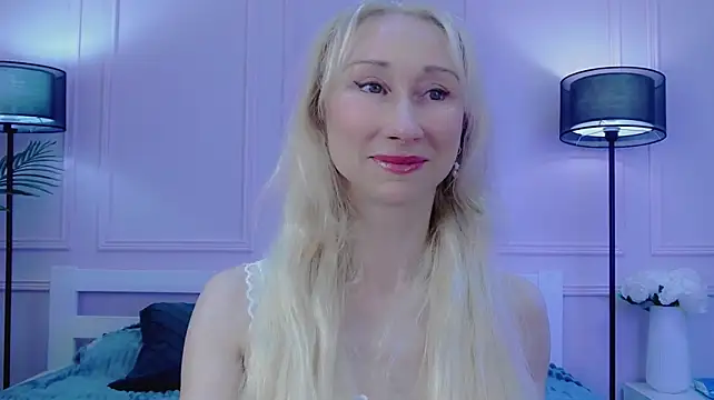 KissDreamm live cam on StripChat