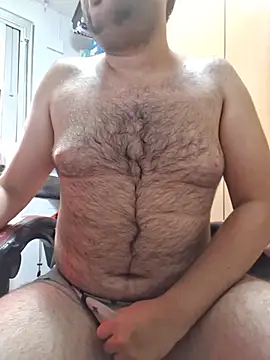 Javier_bear live cam on StripChat