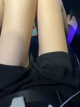 littleqiu live cam on StripChat