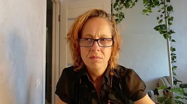 LioraWeiss live sex cam