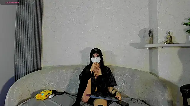 April_Petitt live cam on StripChat