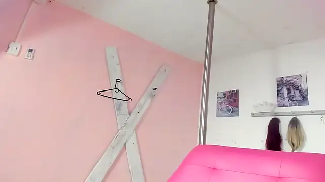 CAMILA--REY live cam on StripChat