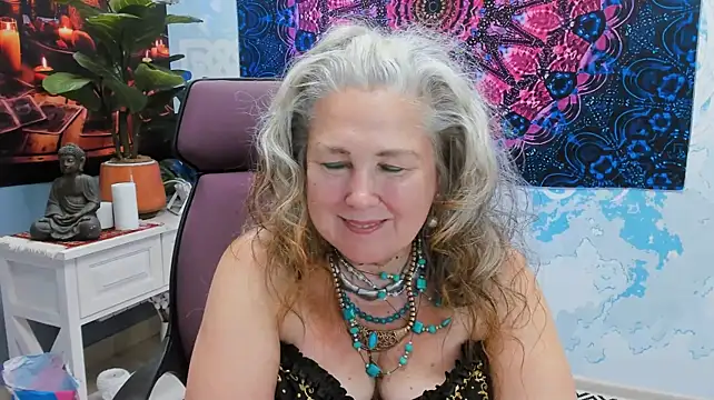 LilaMaharani live cam on StripChat