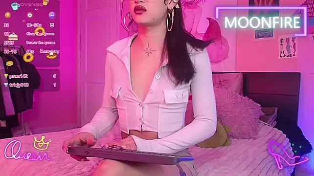 moonfiredancer live cam on StripChat
