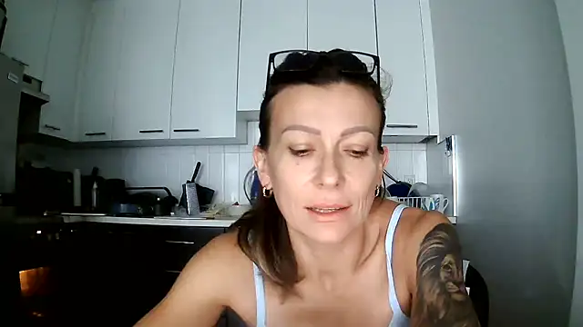 anechka1 live cam on StripChat