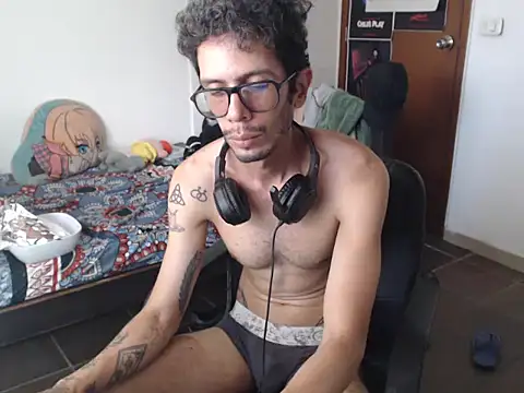 alisterxxx live cam on StripChat