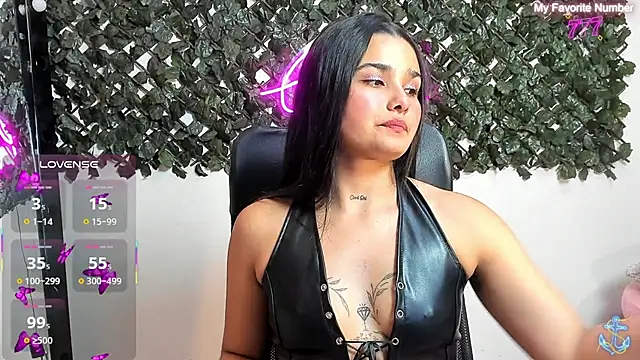 DestinyHills live cam on StripChat