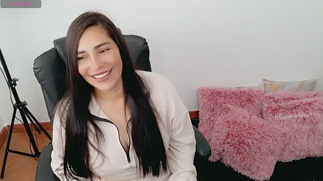 luna_lgomez_ live cam on StripChat