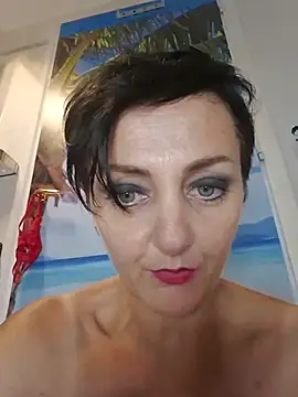 lucillabollente live cam on StripChat