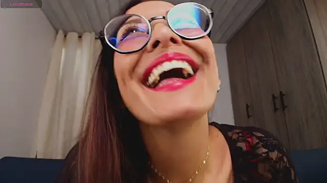 Swetisabella01 live cam on StripChat